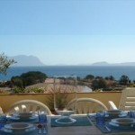 Hyra lägenhet på Sardinien med havsutsikt och stor terrass