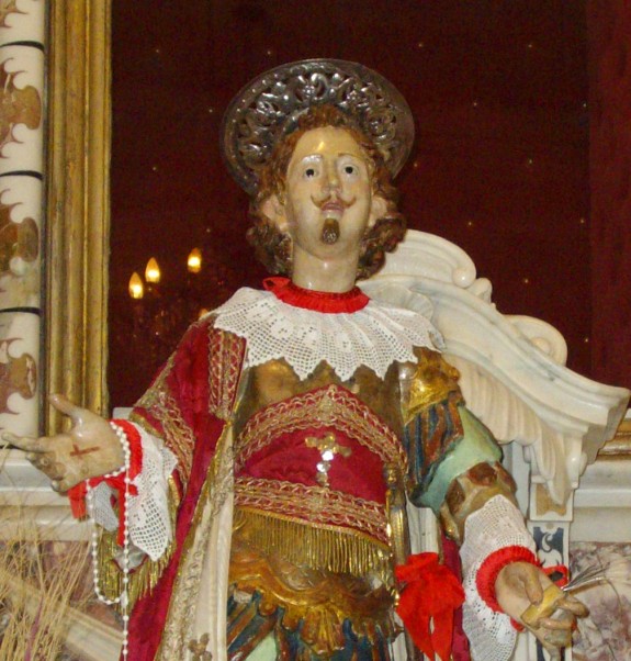 En skulptur av Sant'Efisio i kyrkan i Cagliari